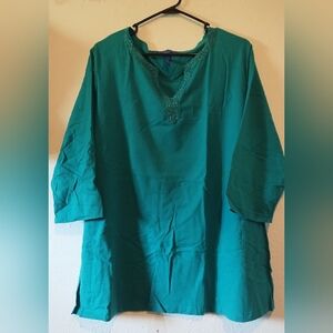 Karen Scott green v neck top